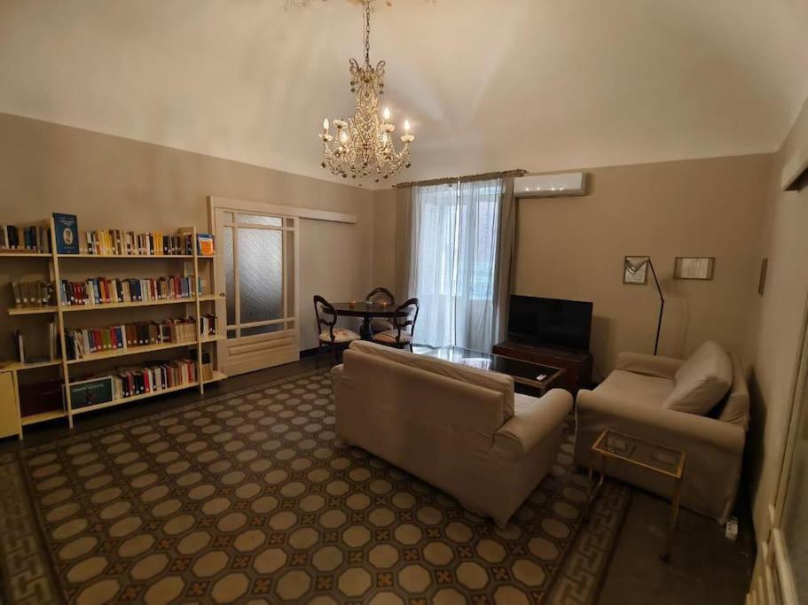 Retroetnea - Appartamento In Centro Storico - Con Camere Comunicanti Katanya Dış mekan fotoğraf